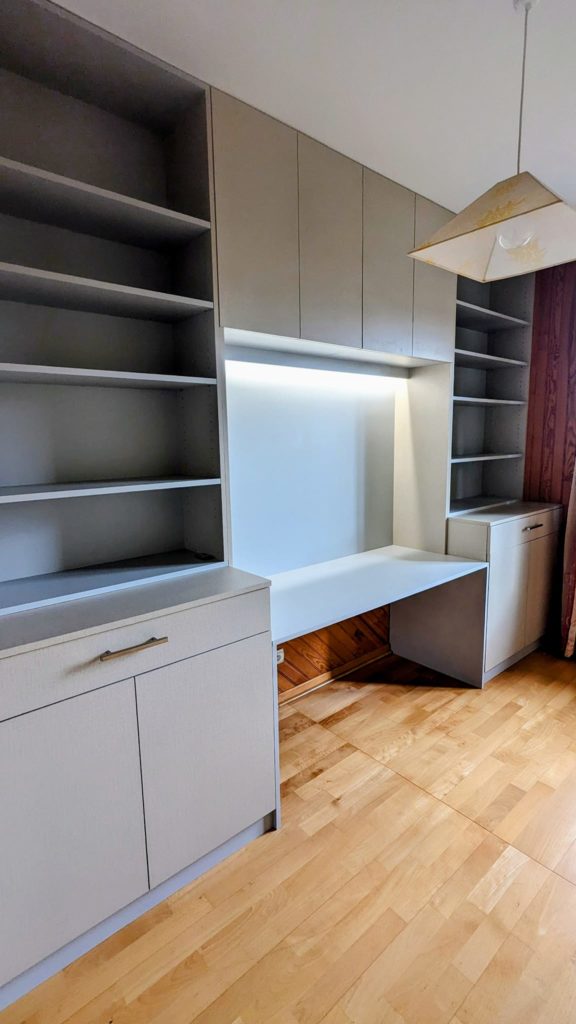 Bureau sur mesure réalisé à Limas