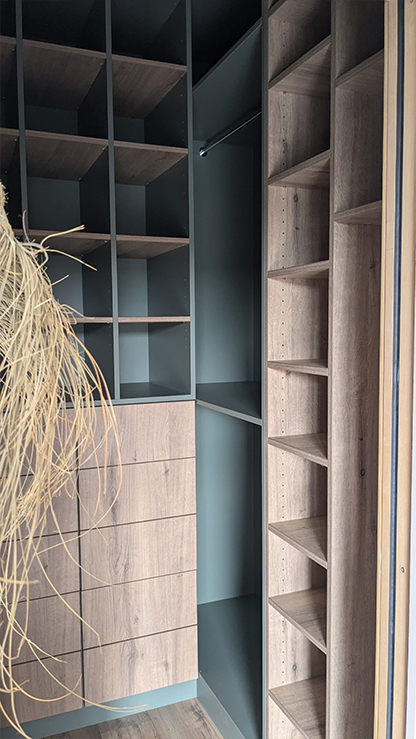 Dressing sur mesure dans une chambre parentale à Frans